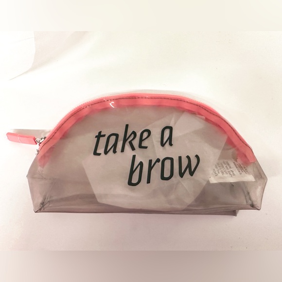HP! 🎉 NWT Benefit Clear with Pink details Makeup Bag 💋 - Picture 1 of 9